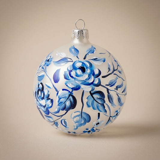 Palla di Natale Ø 10 cm dipinta a mano: rose blu su fondo bianco