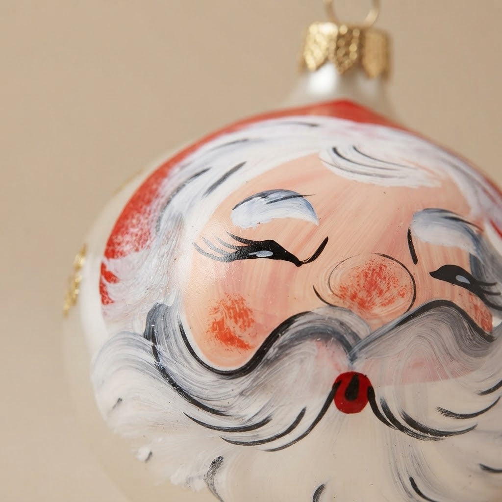 Goccia di Natale con volto di Babbo Natale dipinta a mano: dettaglio della decorazione