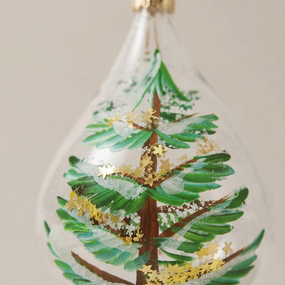 Goccia di Natale albero di Natale su trasparente dipinta a mano: dettaglio della decorazione