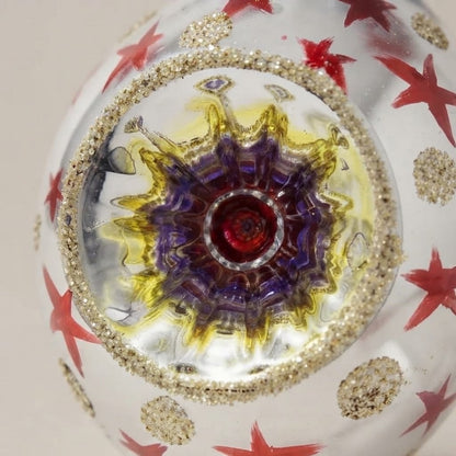 Dettaglio del decoro dipinto a pennello: Unica collection, stelle rosse, decoro libero ed esemplare unico