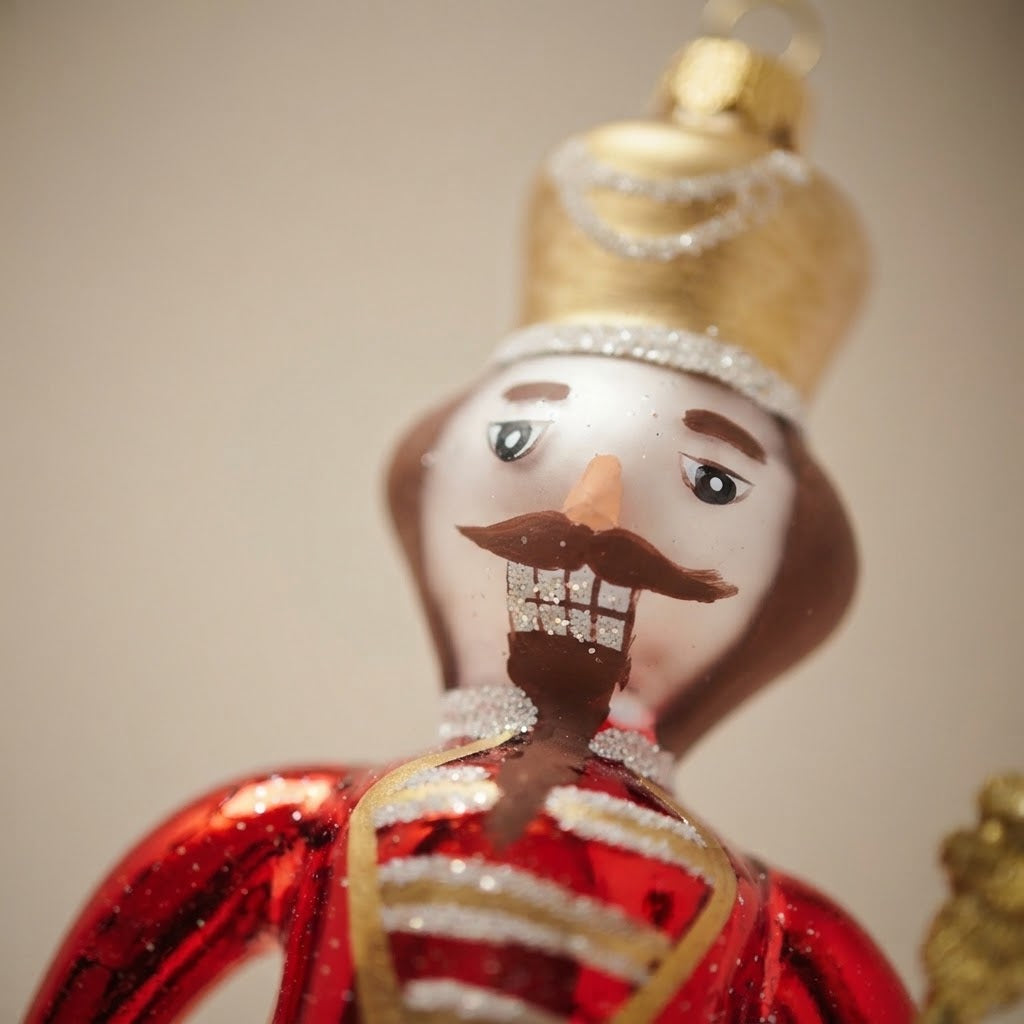 Soldatino rosso, decorazione di Natale dipinta a mano: un'altra vista