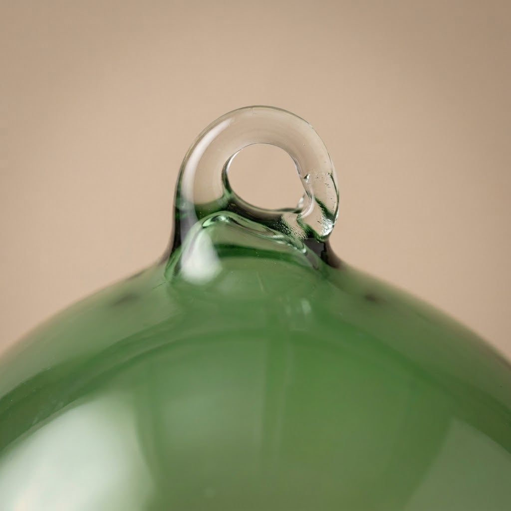 Palloncino di vetro verde da appendere: un'altra vista