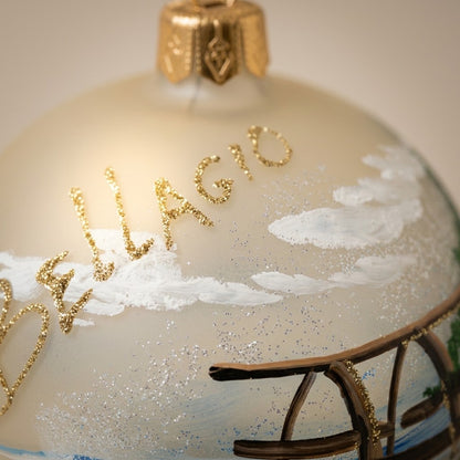 Lato e retro della palla di Natale in vetro soffiato