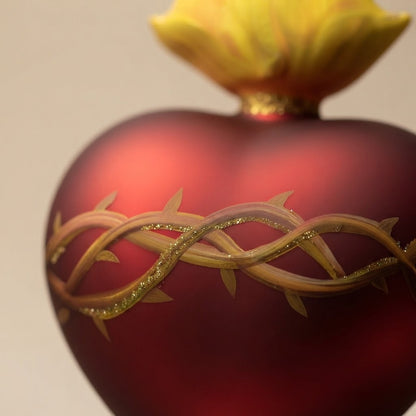 Corona di spine dorata con glitter sul cuore sacro