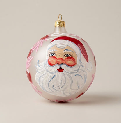 Palla di Natale Ø 10 cm dipinta a mano: volto di Babbo Natale tra fiori rosa su fondo bianco