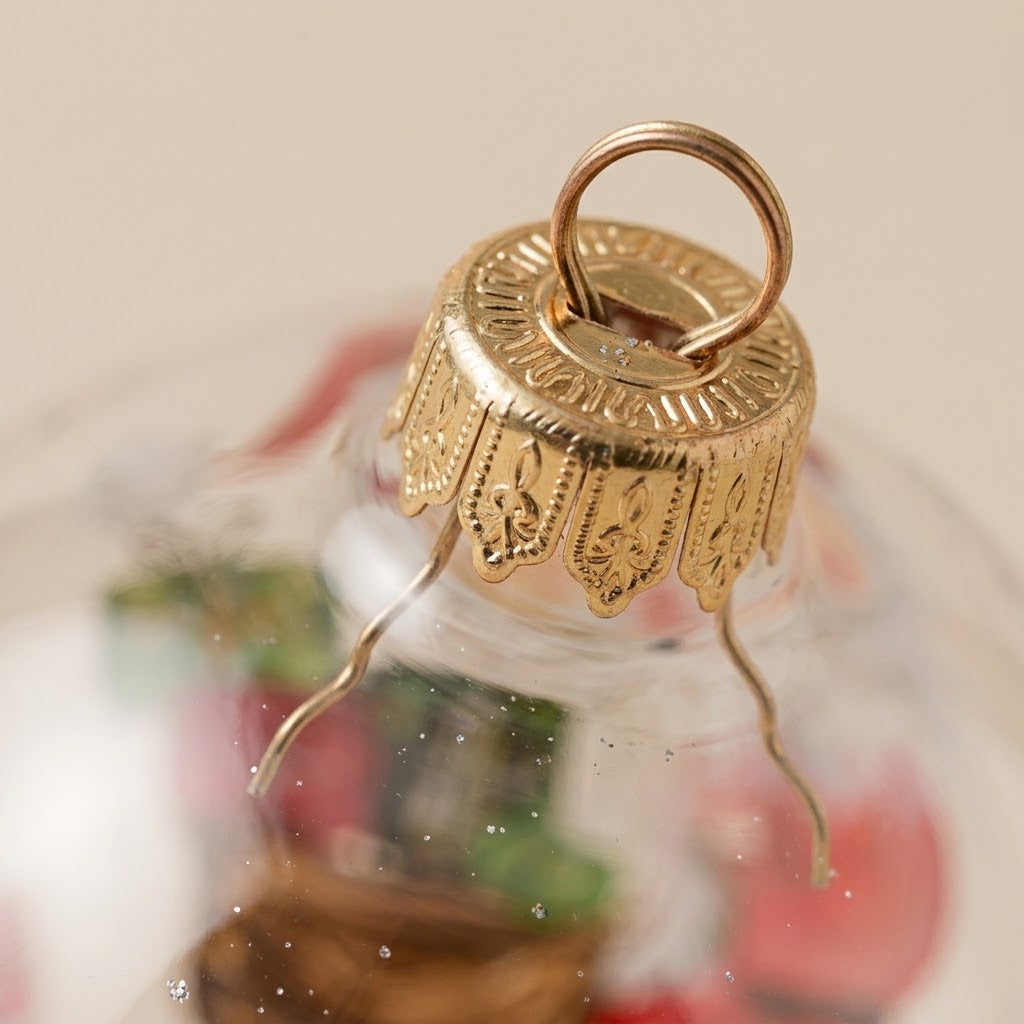 Particolare della palla di Natale in vetro soffiato dipinta a mano