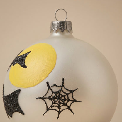 Particolare della palla di Halloween in vetro soffiato dipinta a mano