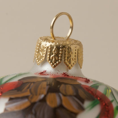 Particolare della palla di Natale in vetro soffiato dipinta a mano
