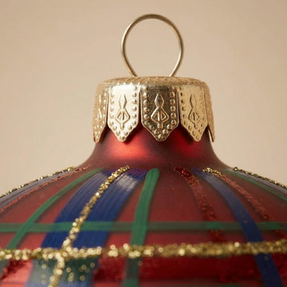 Particolare della palla di Natale in vetro soffiato dipinta a mano