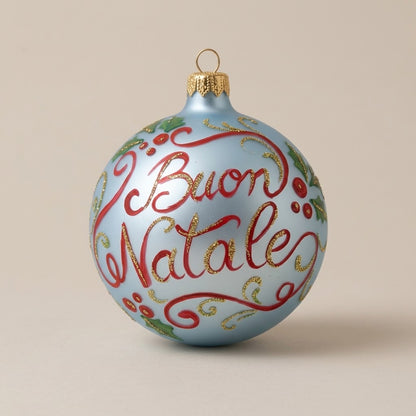 Palla di Natale Ø 10 cm dipinta a mano: scritta Buon Natale rossa con agrifoglio su fondo azzurro